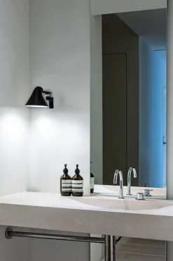 Louis Poulsen NJP vägglampa, kort arm, svart