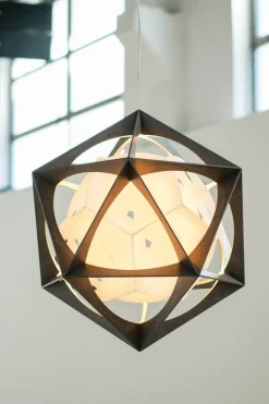 Louis Poulsen OE Quasi Light – pendellampa 2700 K, bluetooth