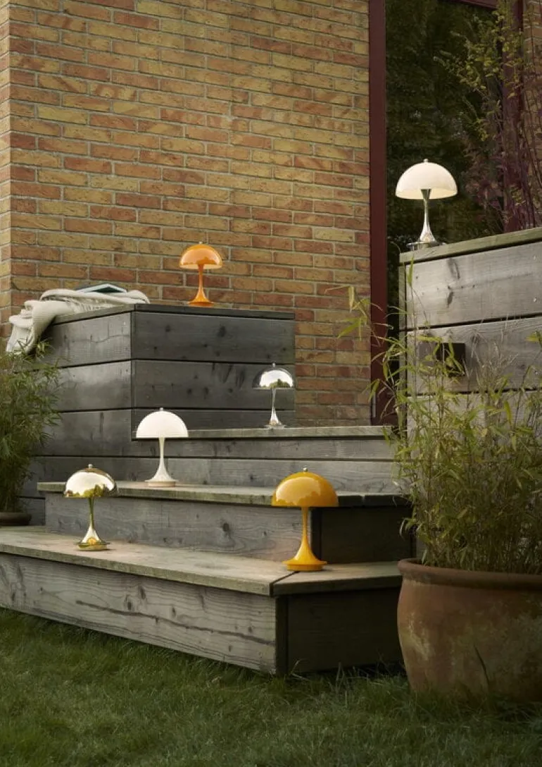Louis Poulsen Panthella 160 Portable V3 bordslampa, mässing