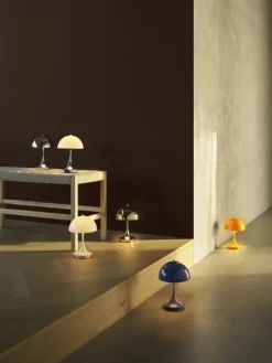 Louis Poulsen Panthella 160 Portable V3 bordslampa, mässing