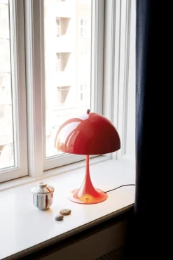 Louis Poulsen Panthella 250 bordslampa, korall