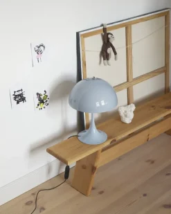 Louis Poulsen Panthella 250 bordslampa, blekblå akryl
