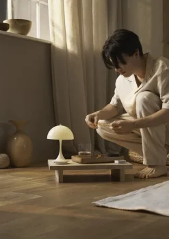 Louis Poulsen Panthella 160 Portable V3 bordslampa, opal beige