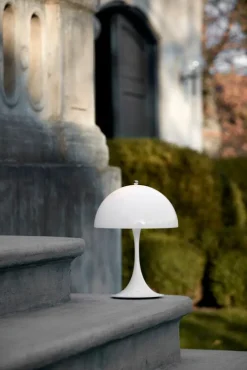 Louis Poulsen Panthella 250 Portable bordslampa, opalvit akryl