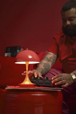 Louis Poulsen Panthella 160 Portable V3 bordslampa, korall