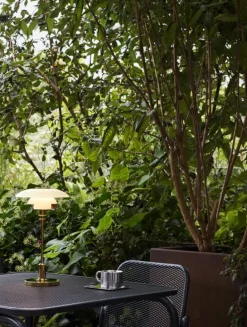 Louis Poulsen PH 2/1 bärbar bordslampa, metalliserad mässing