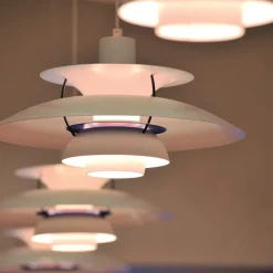 Louis Poulsen PH 5 pendellampa, klassisk vit