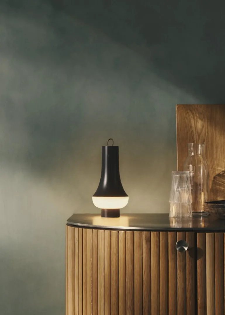 Louis Poulsen Tomoshi bärbar bordslampa, mörkbrun