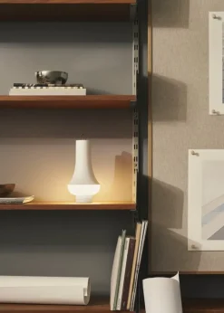 Louis Poulsen Tomoshi bärbar bordslampa, vit