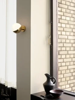 Louis Poulsen VL Studio 150 vägglampa, fast installation, mässing