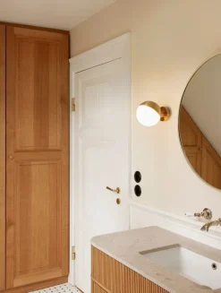 Louis Poulsen VL Studio 150 vägglampa, fast installation, mässing