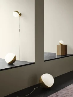 Louis Poulsen VL Studio 250 bords-/golvlampa, mässing