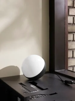 Louis Poulsen VL Studio 250 bords-/golvlampa, svart