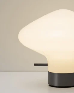 LYFA Repose bordslampa 175, opal - svart
