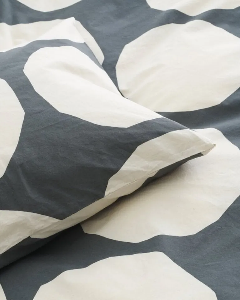 Marimekko Kivet påslakan, 150 x 210 cm, träkol - naturvit