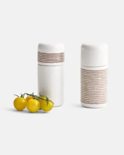 Marimekko Oiva - Siirtolapuutarha kryddkvarn, vit - lera