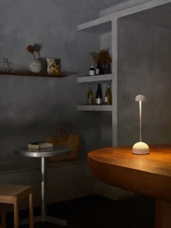 Marset Sips bärbar bordslampa, vit - silver