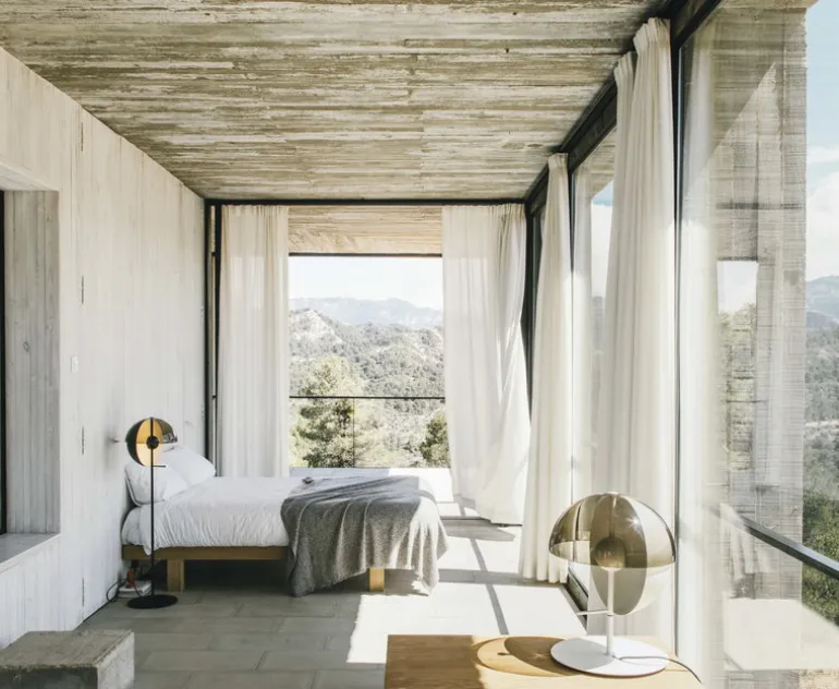 Marset Theia M bordslampa, vit