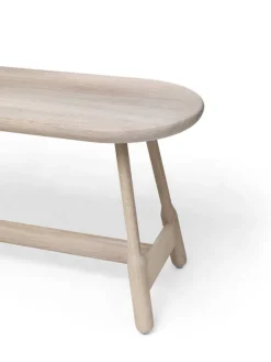 Massproductions Albert bänk, vitoljad ek