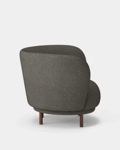 Massproductions Dandy fåtölj, valnötsbetsad bok - Sahco Safire 0001