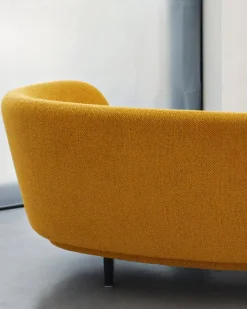 Massproductions Dandy 2-sitssoffa, svartbetsad ek - Sahco Safire 0017