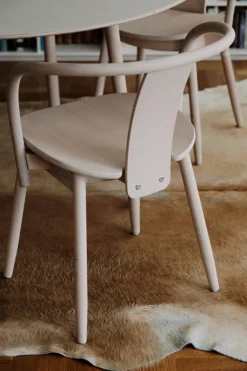 Massproductions Icha stol, vitoljad bok