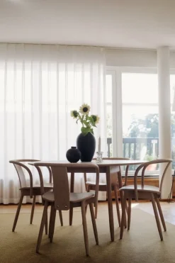 Massproductions Icha stol, vitoljad bok