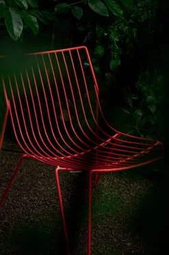 Massproductions Tio fåtölj, helröd