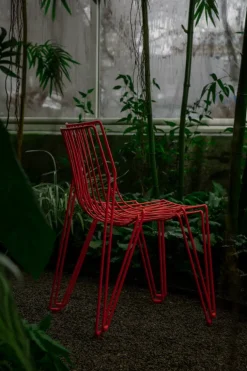 Massproductions Tio stol, klarröd