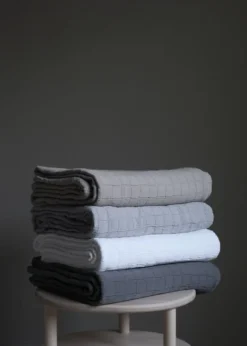 Matri Aava överkast, 160 x 260 cm, mörkgrå