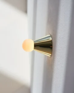 Michael Anastassiades Cone Light vägg-/taklampa, polerad mässing