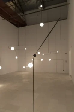 Michael Anastassiades Mobile Chandelier 5 golvlampa, svart patinerad mässing
