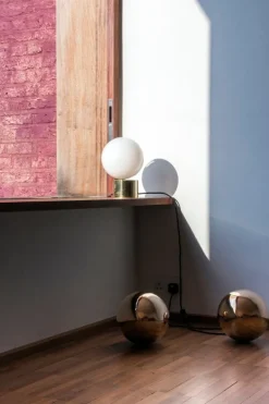 Michael Anastassiades Tip of the Tongue bordslampa, polerad mässing