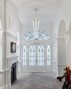 Michael Anastassiades Tube ljuskrona, satinmässing