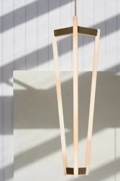 Michael Anastassiades Tube ljuskrona, satinmässing