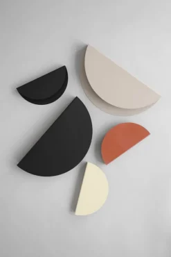 Moebe Half Moon hylla, stor, varmgrå