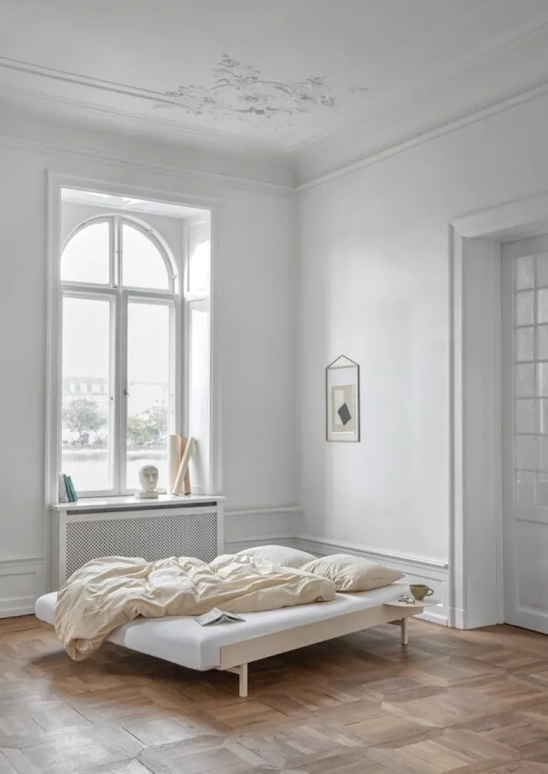 Moebe Nattduksbord, sand