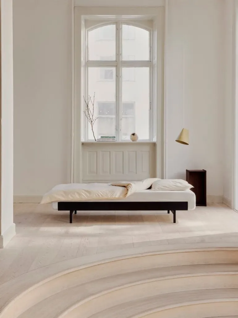 Moebe Säng, hög, 90–180 cm, svart