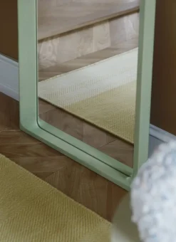 Muuto Arced spegel, 170 x 61 cm, ljusgrön