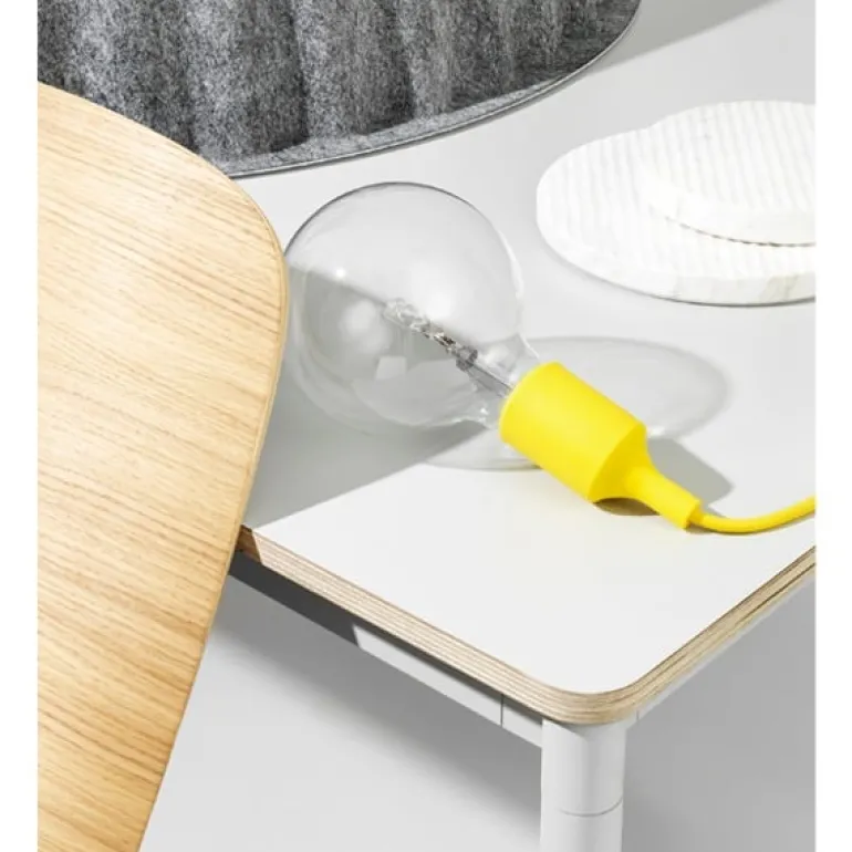 Muuto Base bord 140 x 80 cm, laminat med plywoodkanter