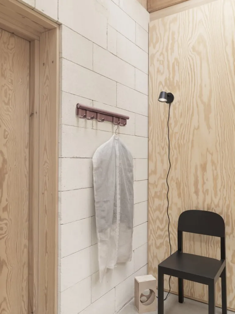 Muuto Coil klädhängare, 60 cm, plommon