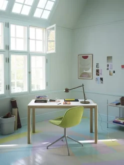 Muuto Dedicate bordslampa, S2, brungrön