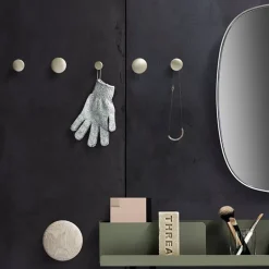 Muuto Dots Metal klädkrok, mässing