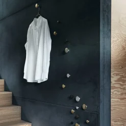 Muuto Dots Metal klädkrok, mässing