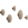 Muuto Dots Wood klädkrokar, 5-pack, ek