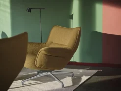 Muuto Doze fåtölj, låg, snurrfot, polerad aluminium - brunt Hearth 008