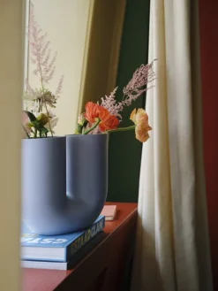 Muuto Kink vas, ljusblå