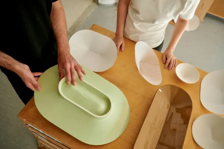 Muuto Mere skål, 51,5 x 21,5 cm, brungrön