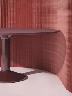 Muuto Midst bord, 120 cm, mörkröd linoleum - mörkröd