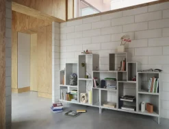 Muuto Post bordslampa, brungrön